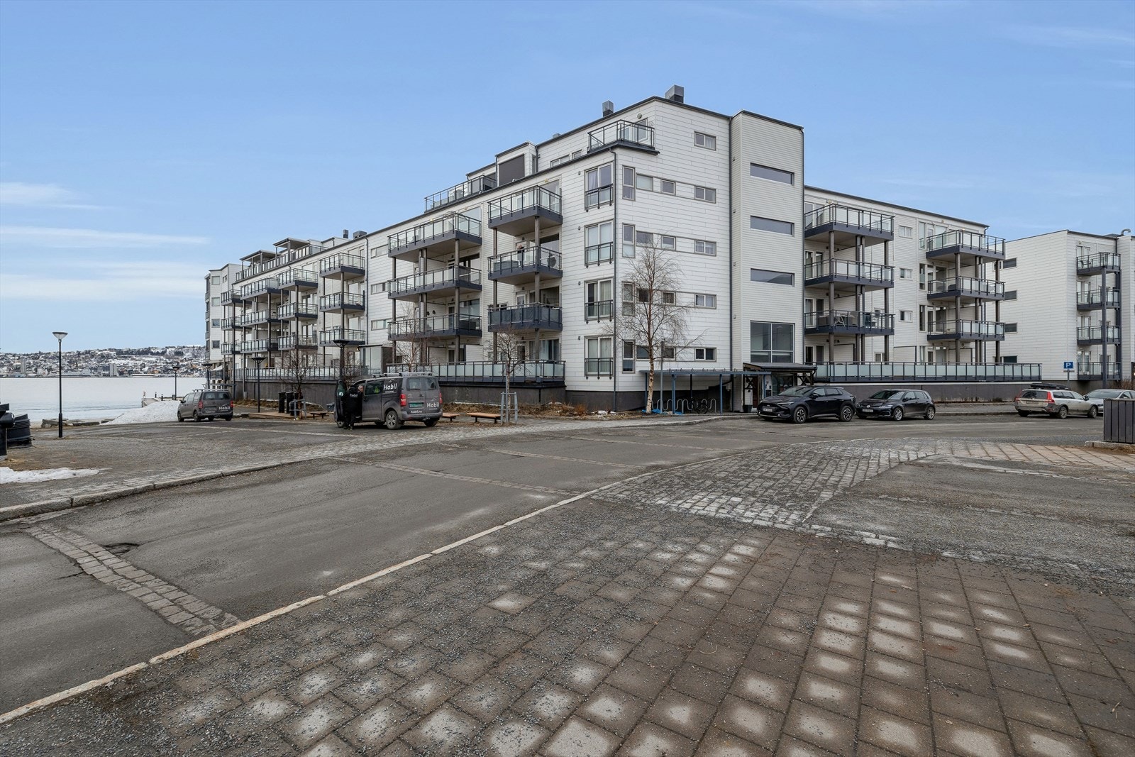 Boligen er del av Boligsameiet Tomasjordnes Brygge - et veldrevet sameie med god økonomi, bestående av 116 boliger. Galleribilde