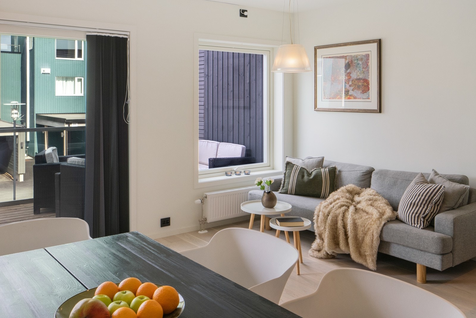 Fra stuen kan du også bevege deg ut til en av uteplassene. Galleribilde