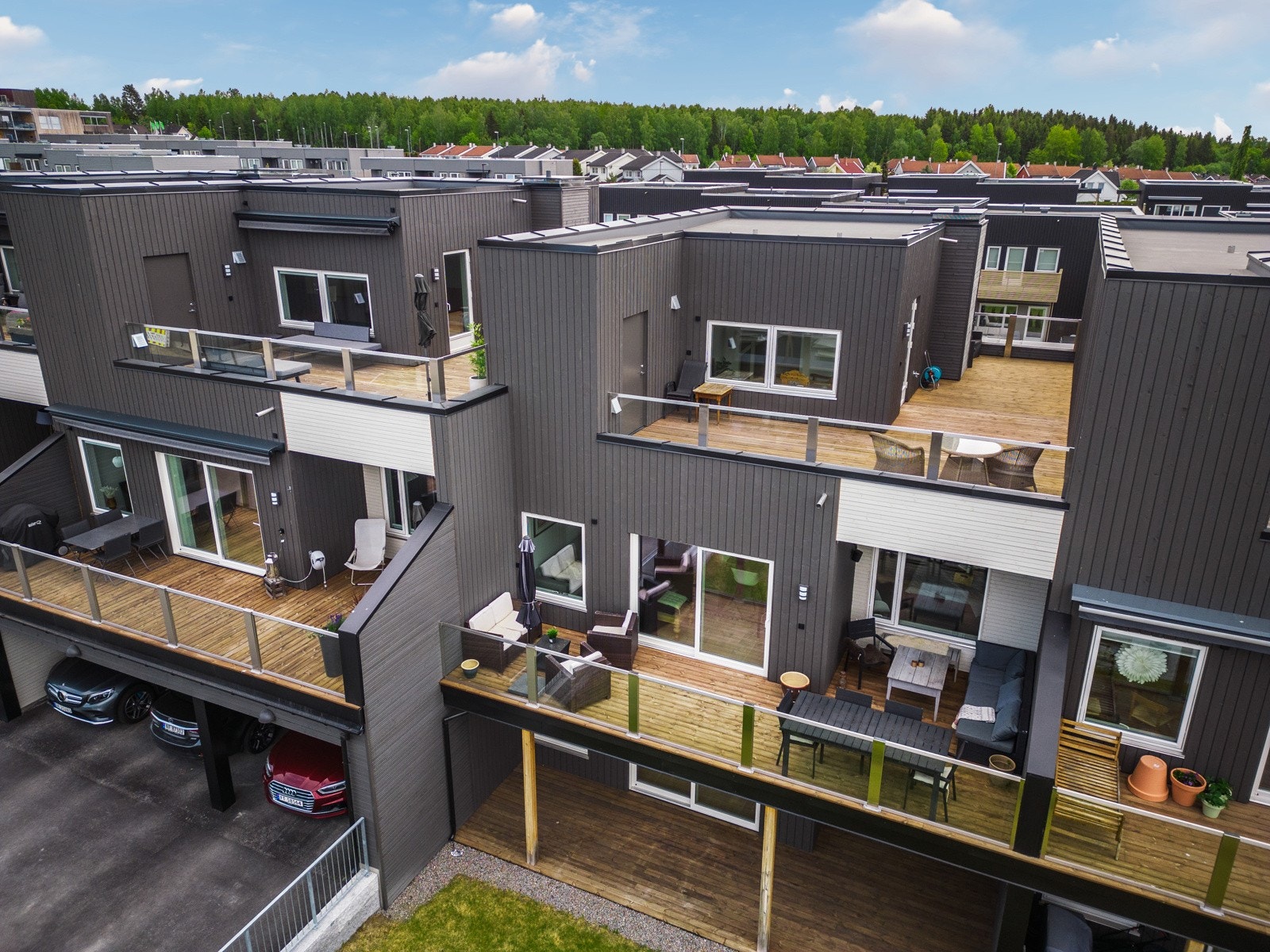 Det er kun 3 km til Hamar sentrum og det er busstopp like i nærheten. Galleribilde