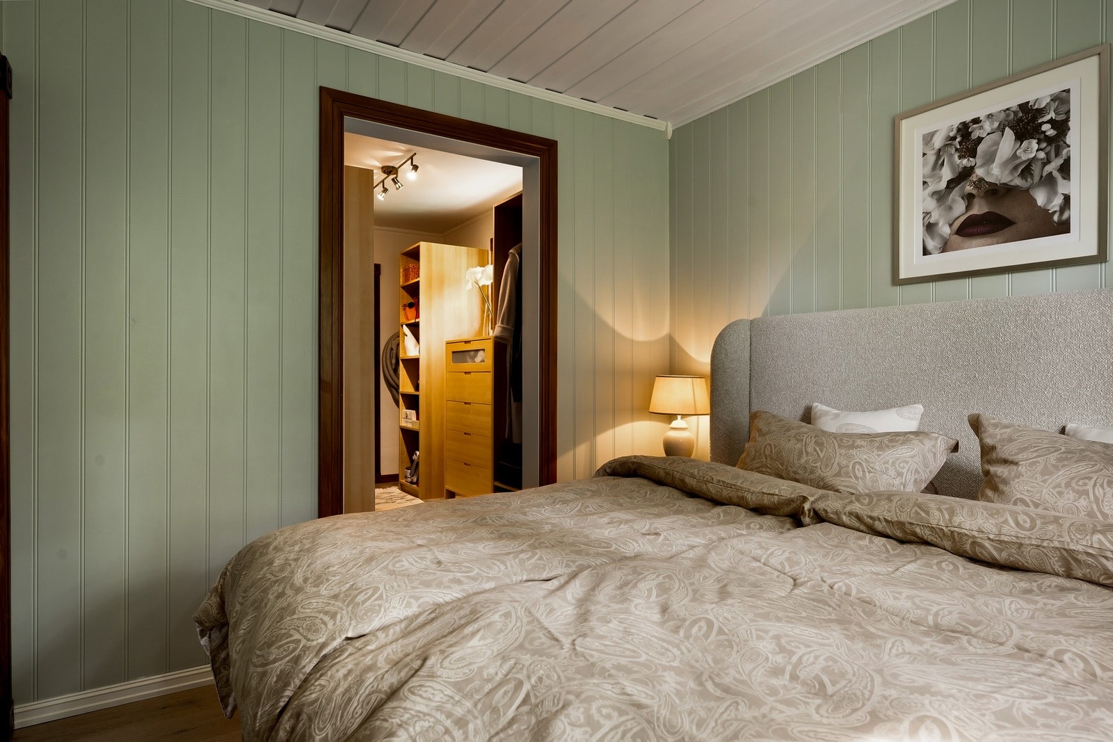 Hovedsoverom med garderobe Galleribilde