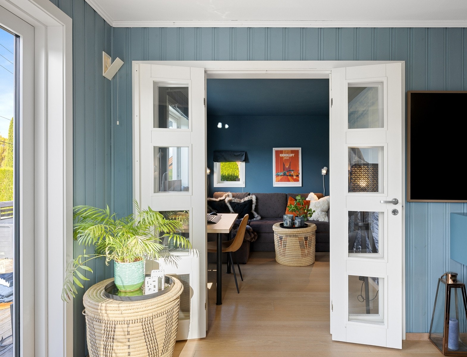 Innenfor stuen er det et soverom/kontor. Galleribilde