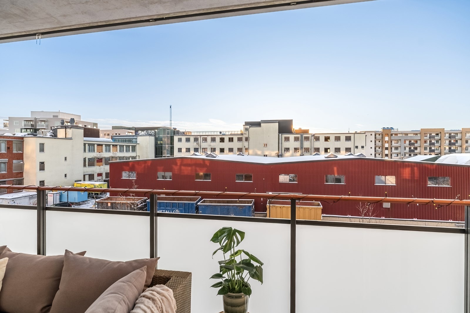 Den sørvendte plasseringen gir gode solforhold store deler av dagen. Galleribilde