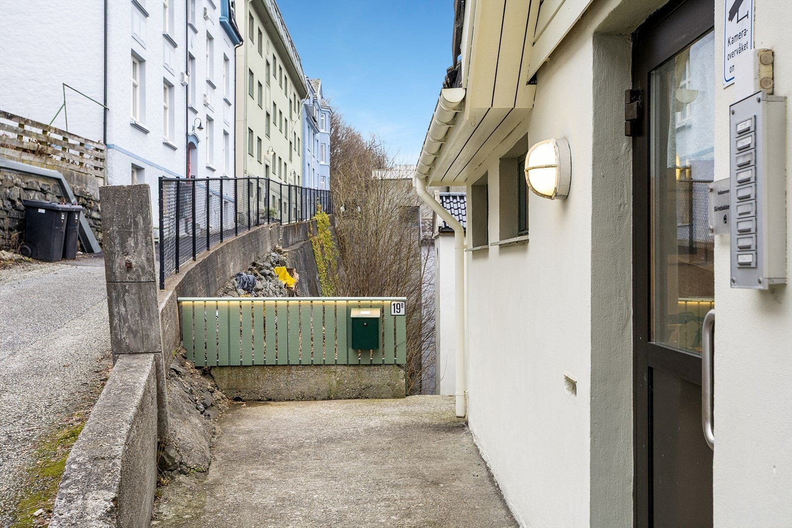 Felleskostnadene inkluderer blant annet a-konto strøm, internett, kommunale avgifter og fellesvarmtvann. Galleribilde