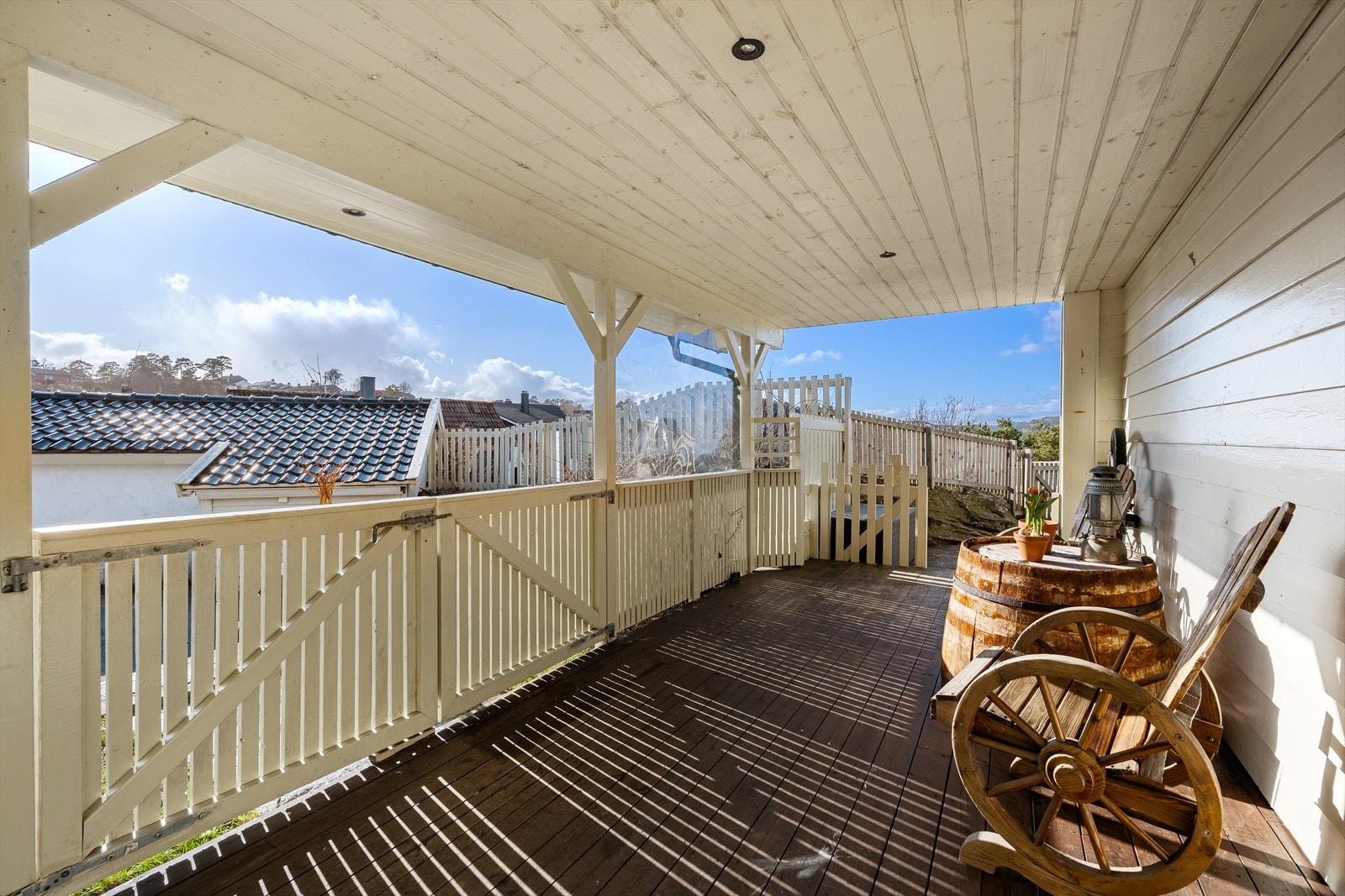 Overbygd platting v/inngangsparti Galleribilde