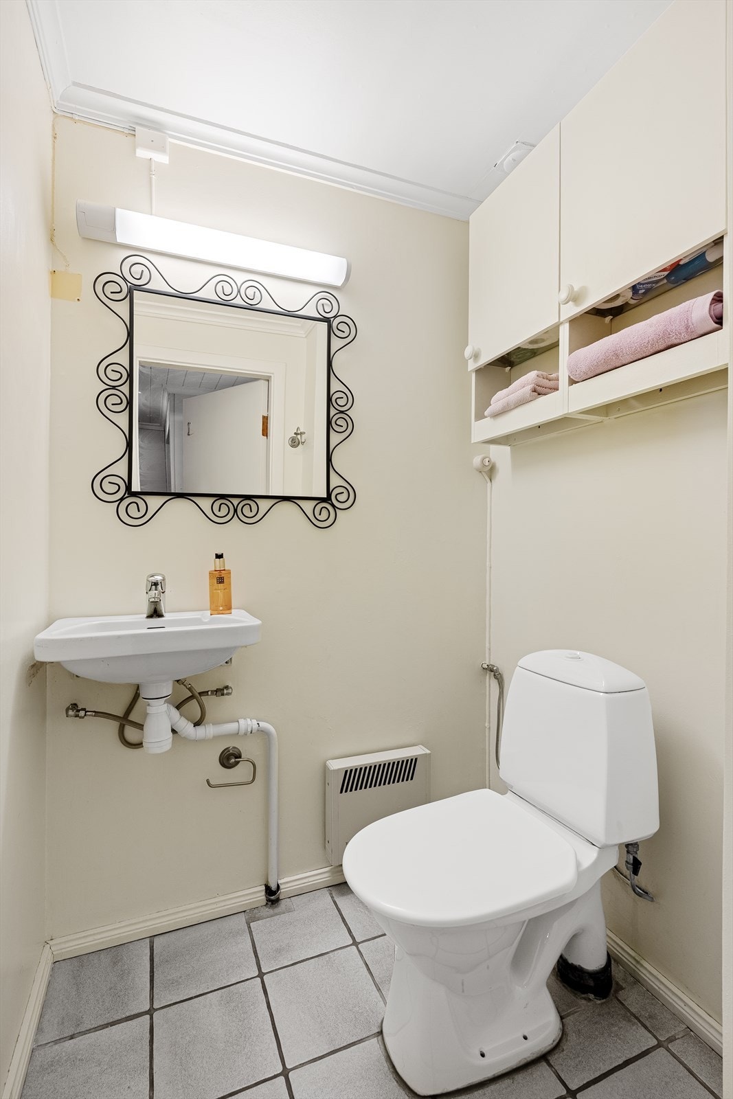 Toalettrom, kjeller Galleribilde