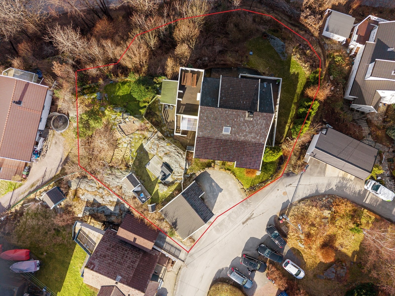 Tomten i fugleperspektiv | Inntegnet tomtegrense er omtrentlig og ikke juridisk målbar Galleribilde