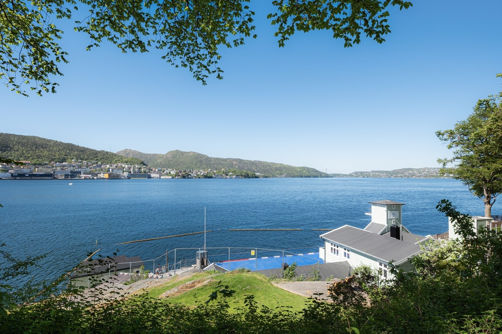 - I kort avstand fra leiligheten ligger Nordnesparken, Nordnes sjøbad og Verftet - Galleribilde