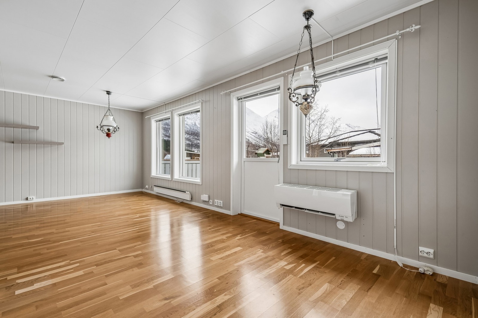 De åpne flatene gir også fleksible møbleringsmuligheter og et moderne uttrykk som oppleves både praktisk og innbydende. Galleribilde