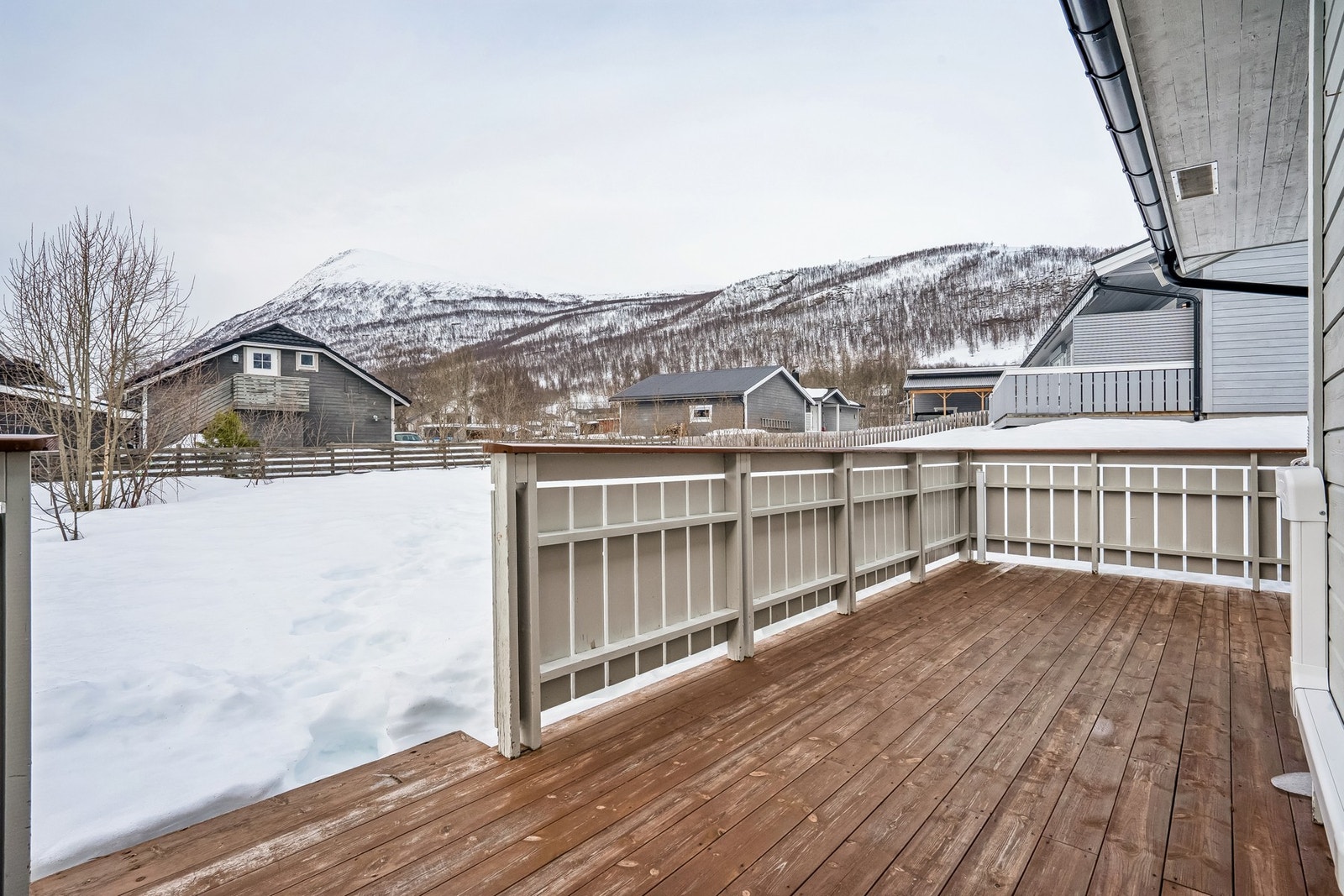 Det er også tilrettelagt med enkel adkomst ut til hagen Galleribilde