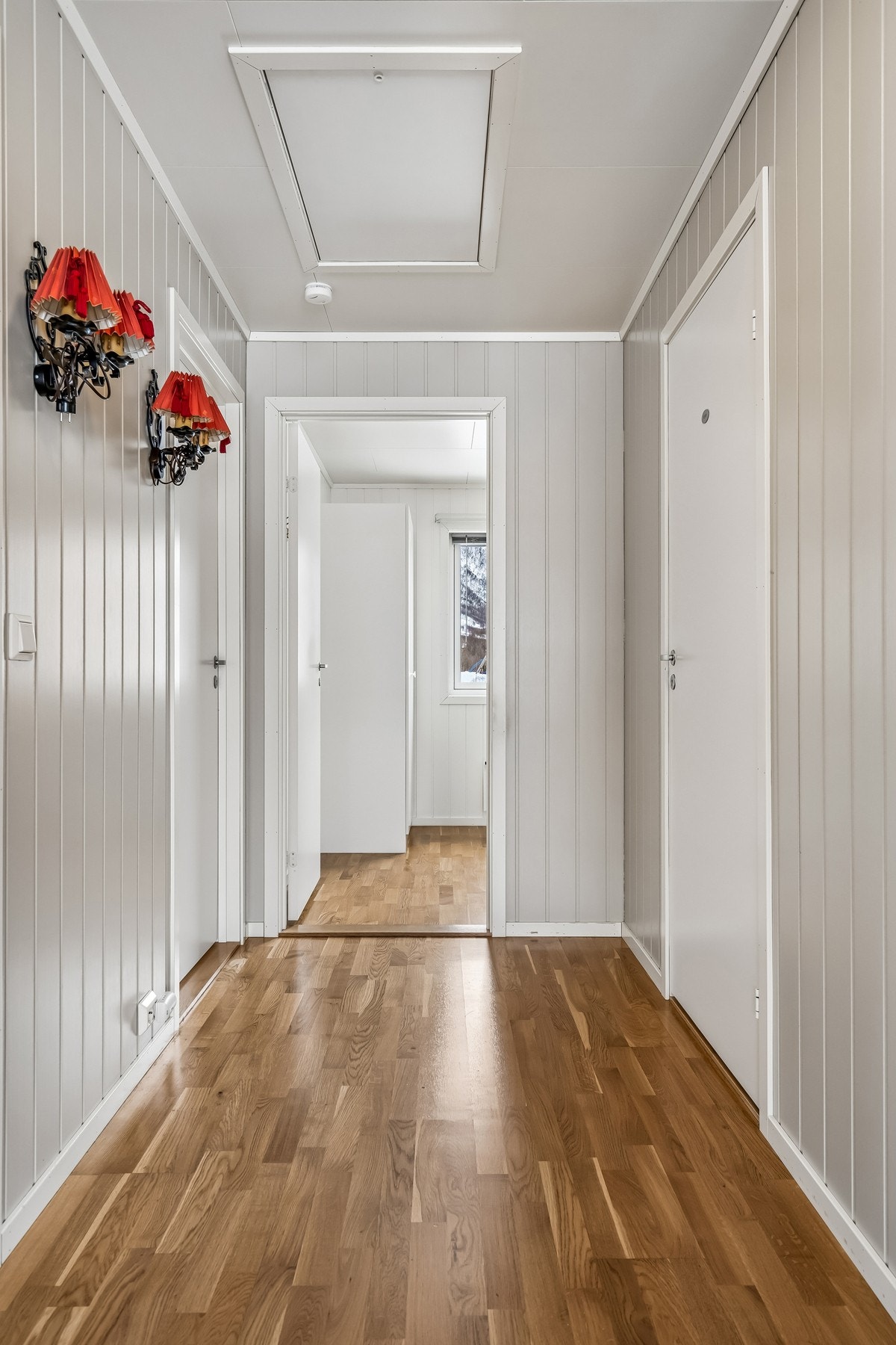 Fra gangen er det enkel tilgang videre til boligens øvrige rom Galleribilde