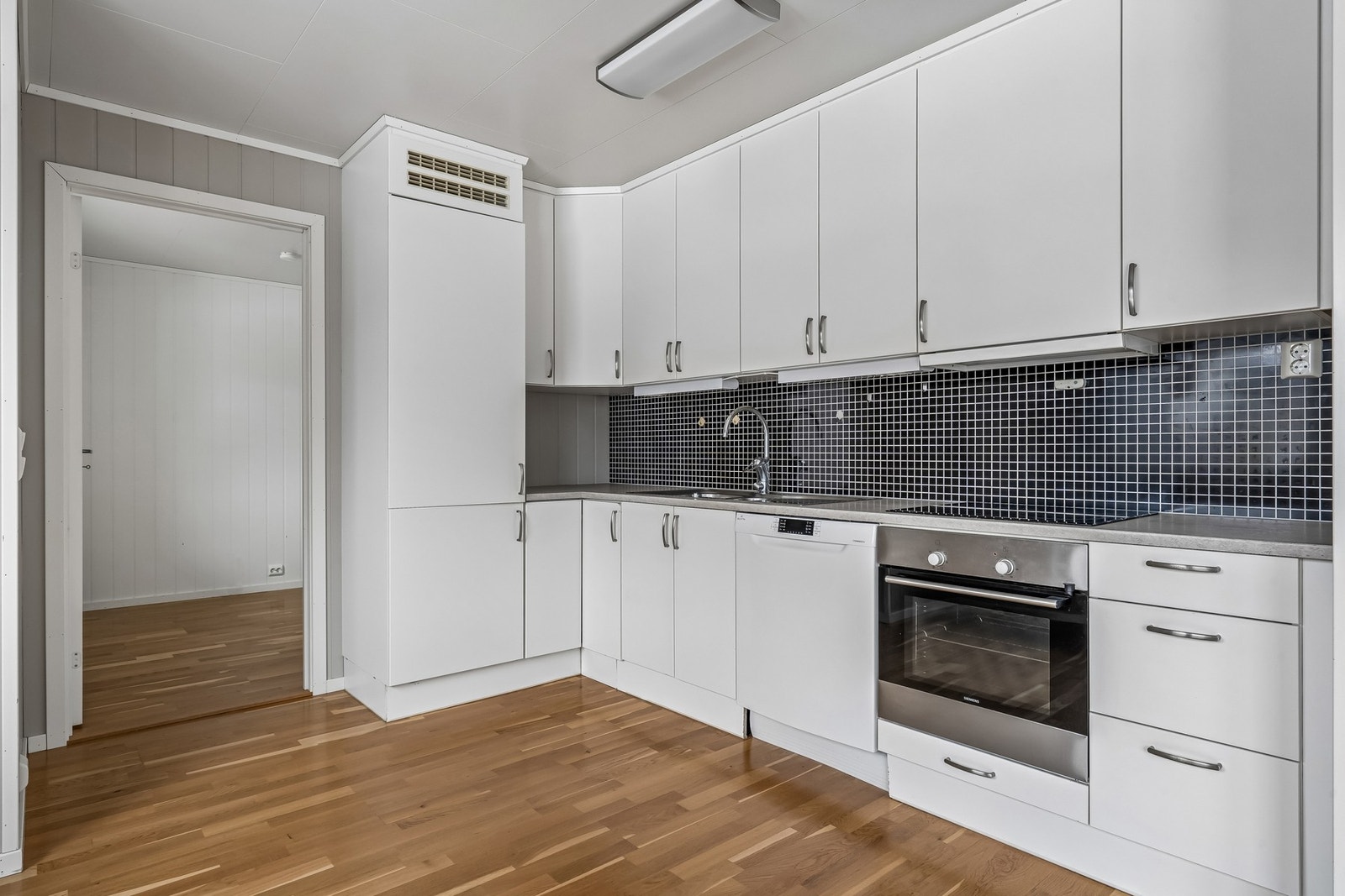 Boligen er innholdsrik med bl.a 3 soverom, stor stue og godt med lagringsplass. Galleribilde