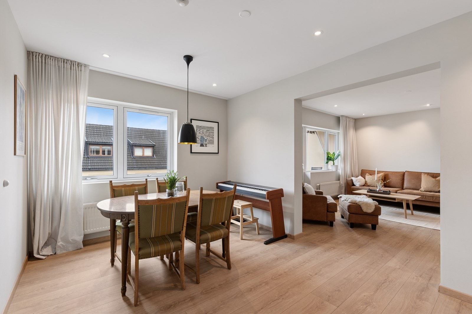 Velkommen til Agder Allé 4E - En lekker 3-roms leilighet med 2 balkonger og med en sentral og attraktiv beliggenhet på Lund - Presentert av Eiendomsmegler Poneh A. Hobbesland v/DNB Eiendom. Galleribilde