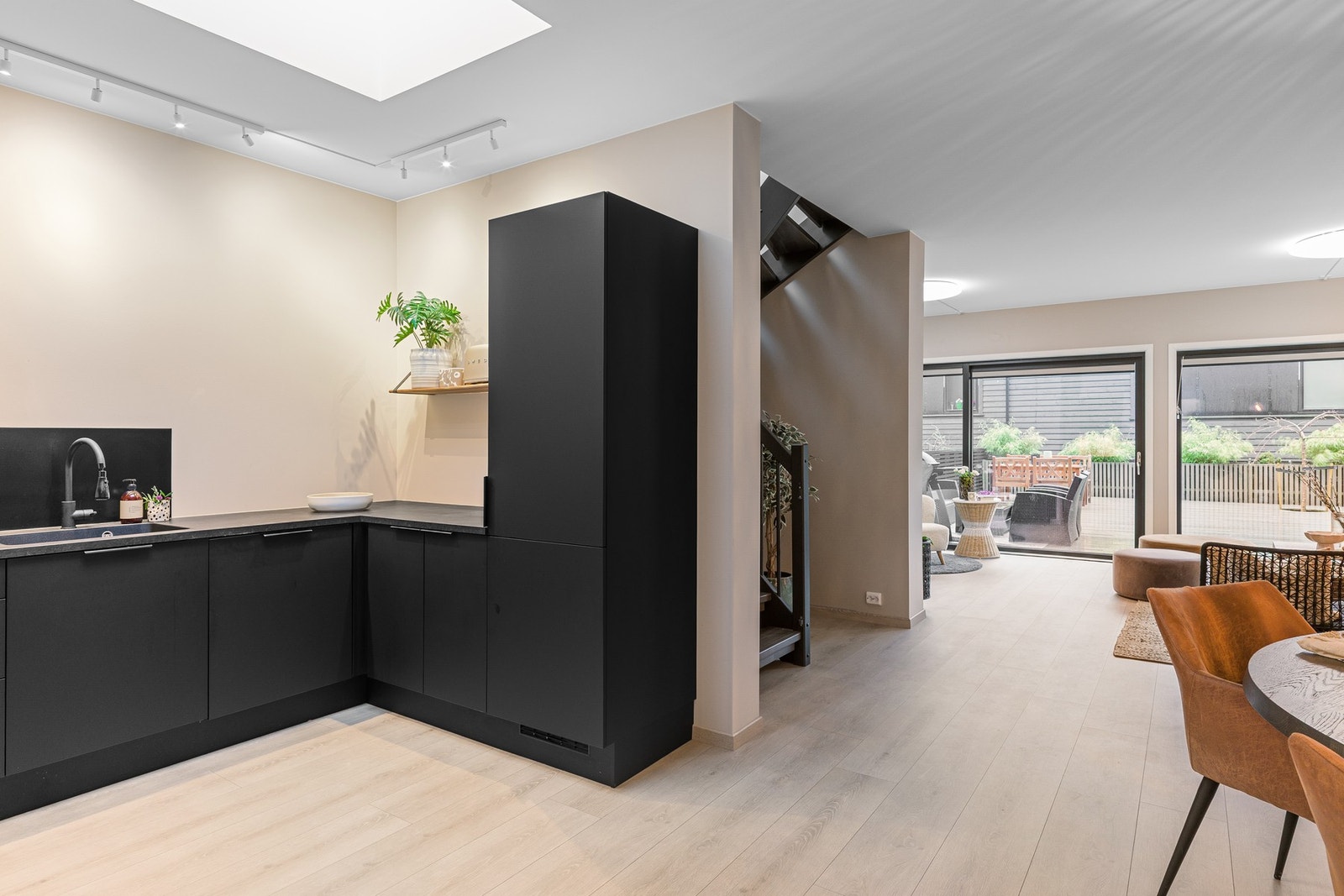 På kjøkkenet har man også et takvindu som gir et fint lysinnslipp. Galleribilde