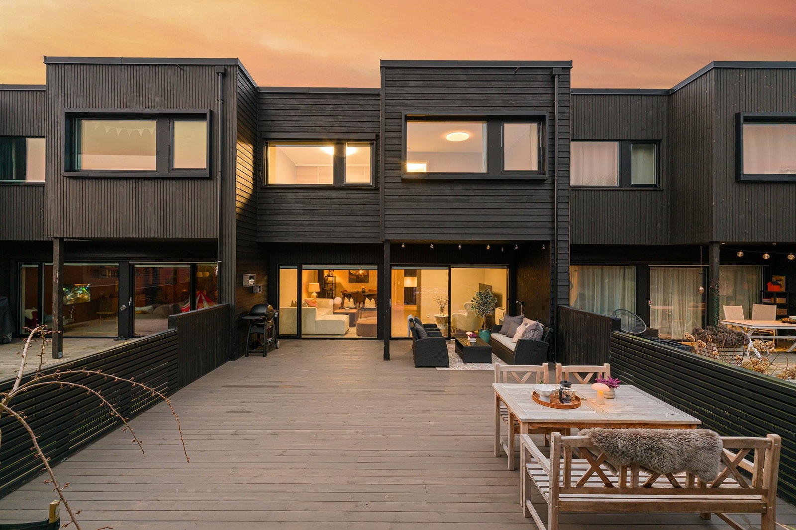 Moderne rekkehus fra 2022 med gjennomgående god standard. Galleribilde