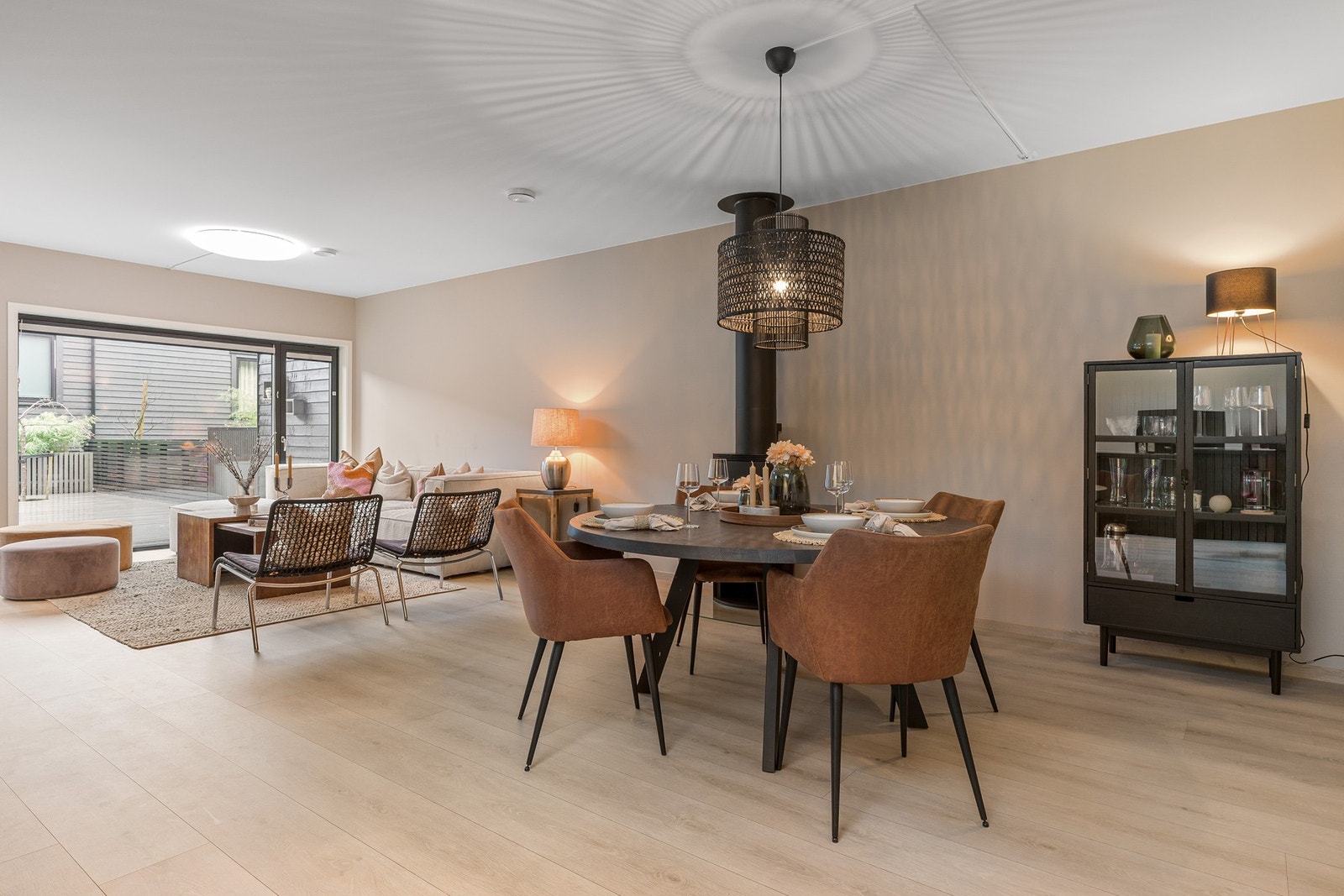 Fra stuen har man utgang til boligens uteområde. Galleribilde