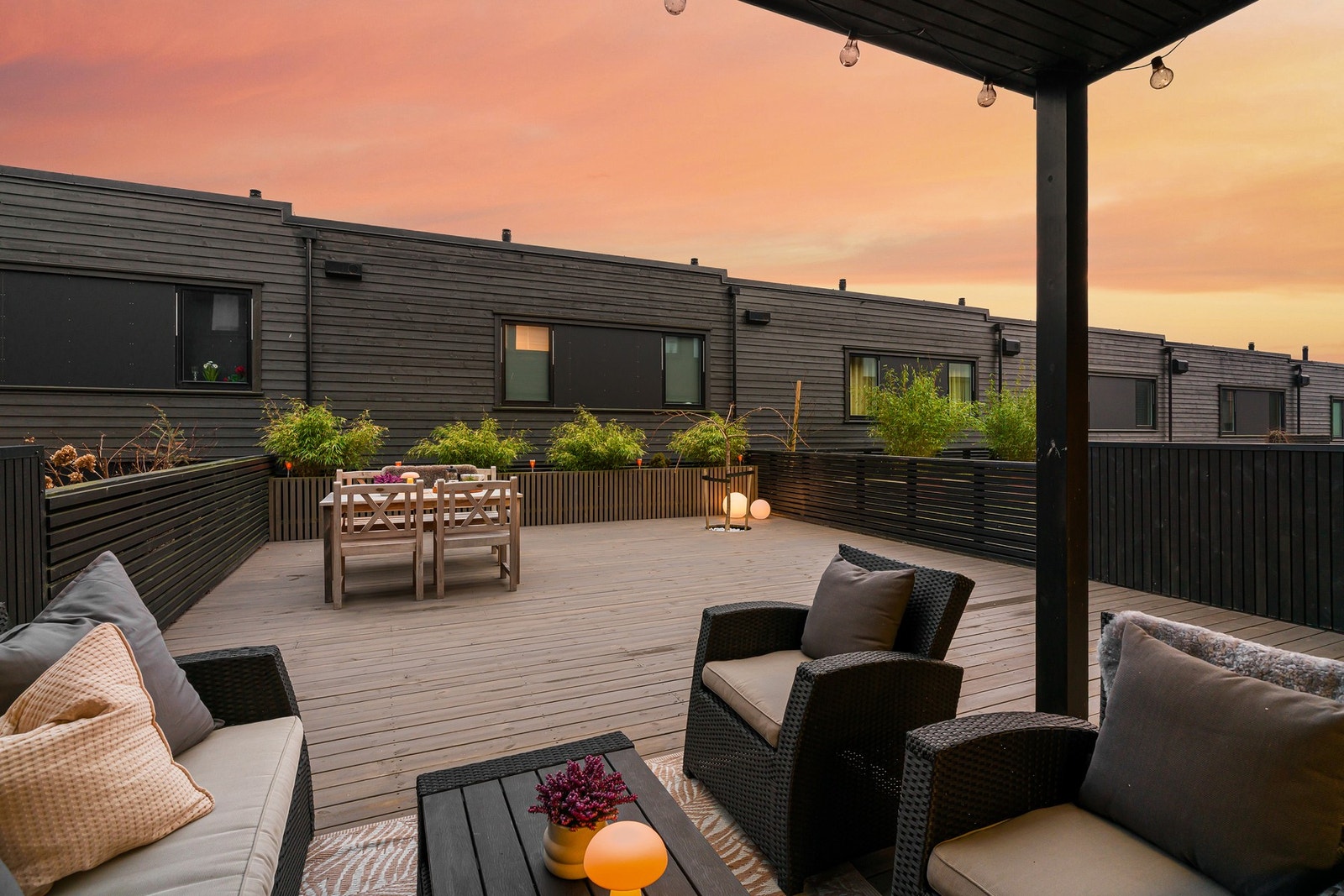 Fra stuen har man utgang til boligens uteområde. Galleribilde