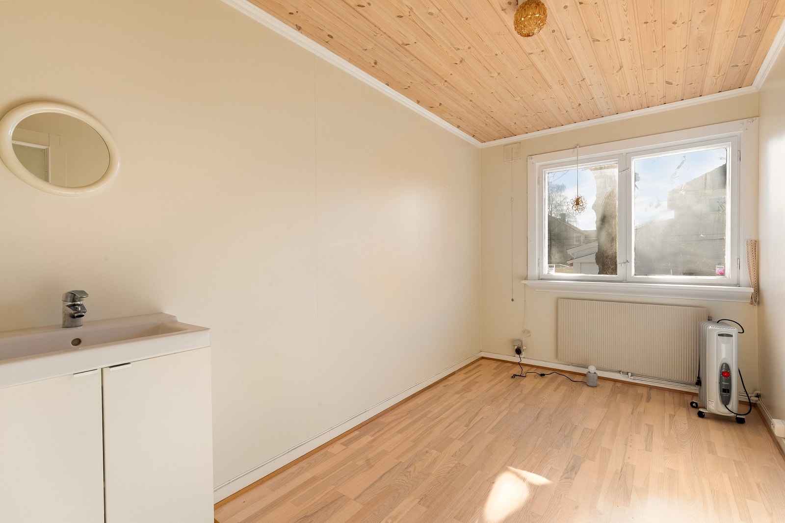 Det er to soverom i 1.etasje. Galleribilde