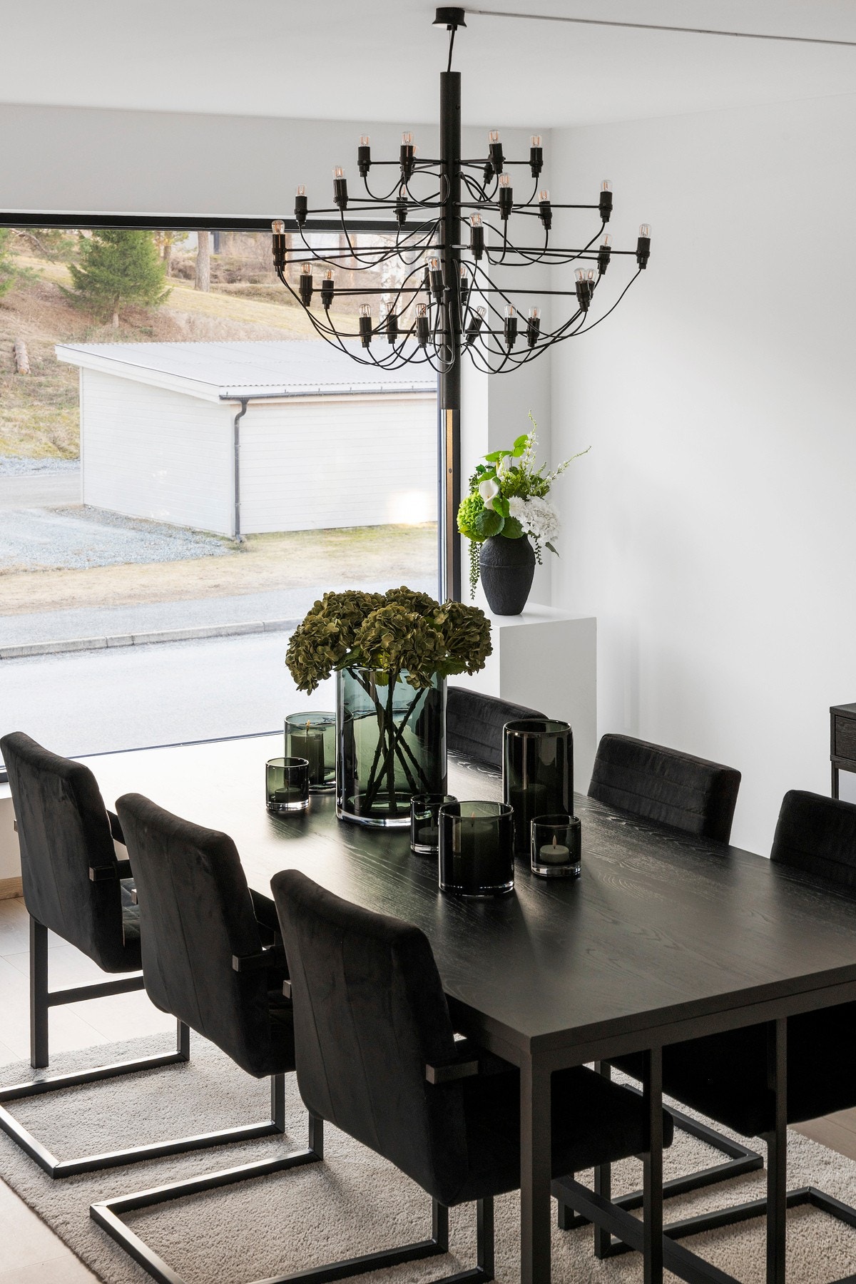 Her kan man invitere venner og familie på hyggelig middagsselskap med god plass rundt spisebordet. Galleribilde