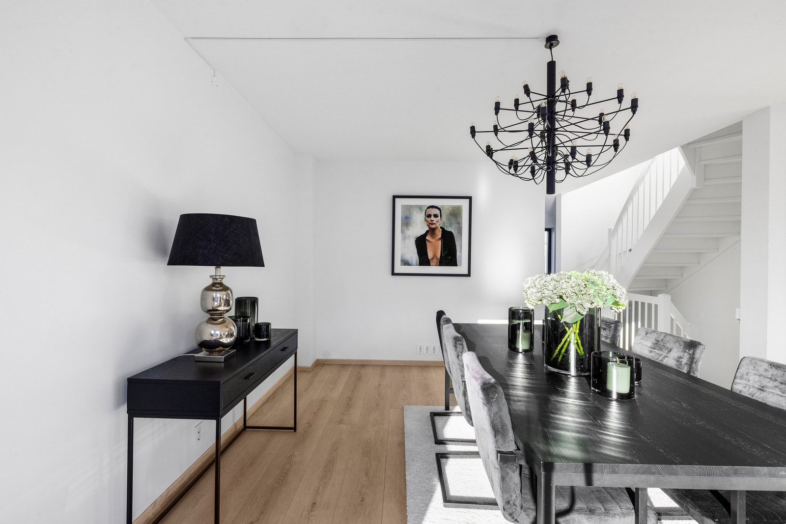 Innvendige overflater med gode materialvalg og god standard. Galleribilde