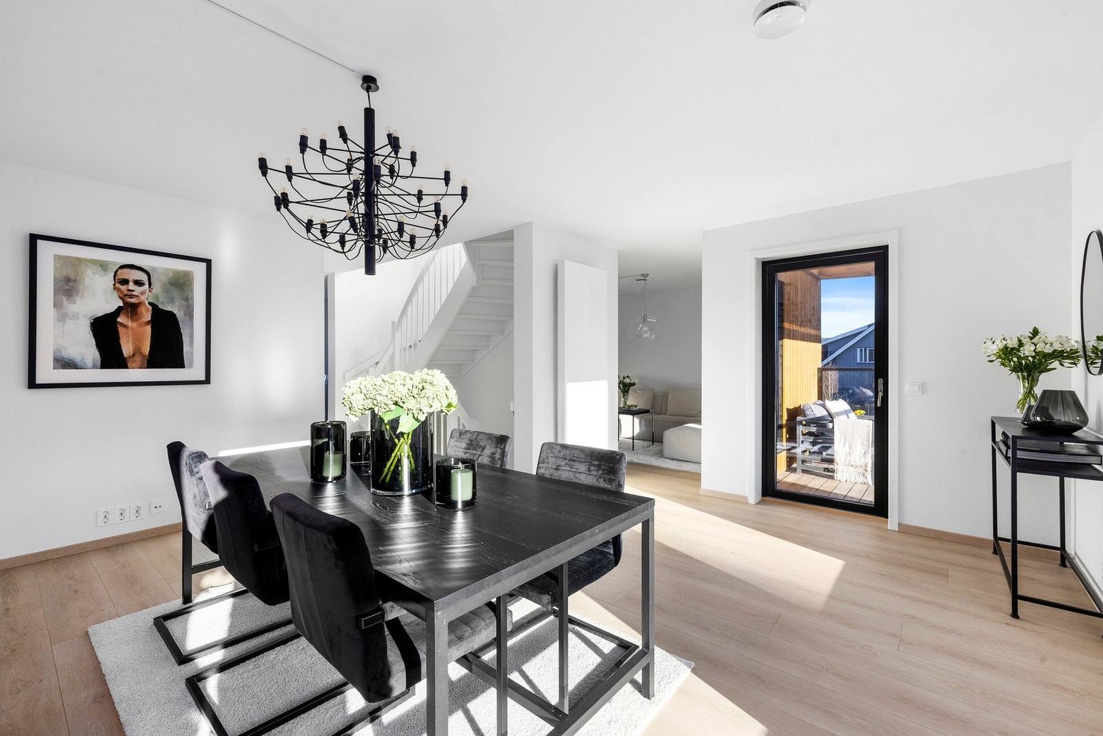 Boligen har meget god standard og effektiv planløsning med moderne preg. Galleribilde