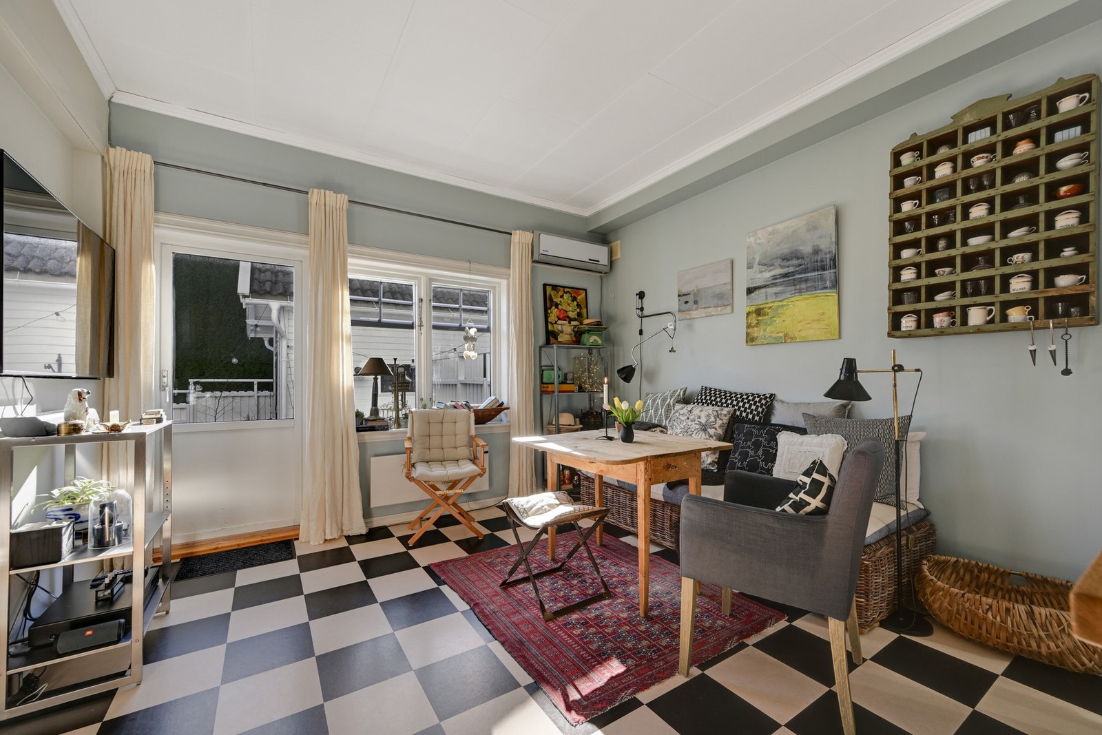 Det er som vi ser god plass for spisebord også på kjøkkenet Galleribilde