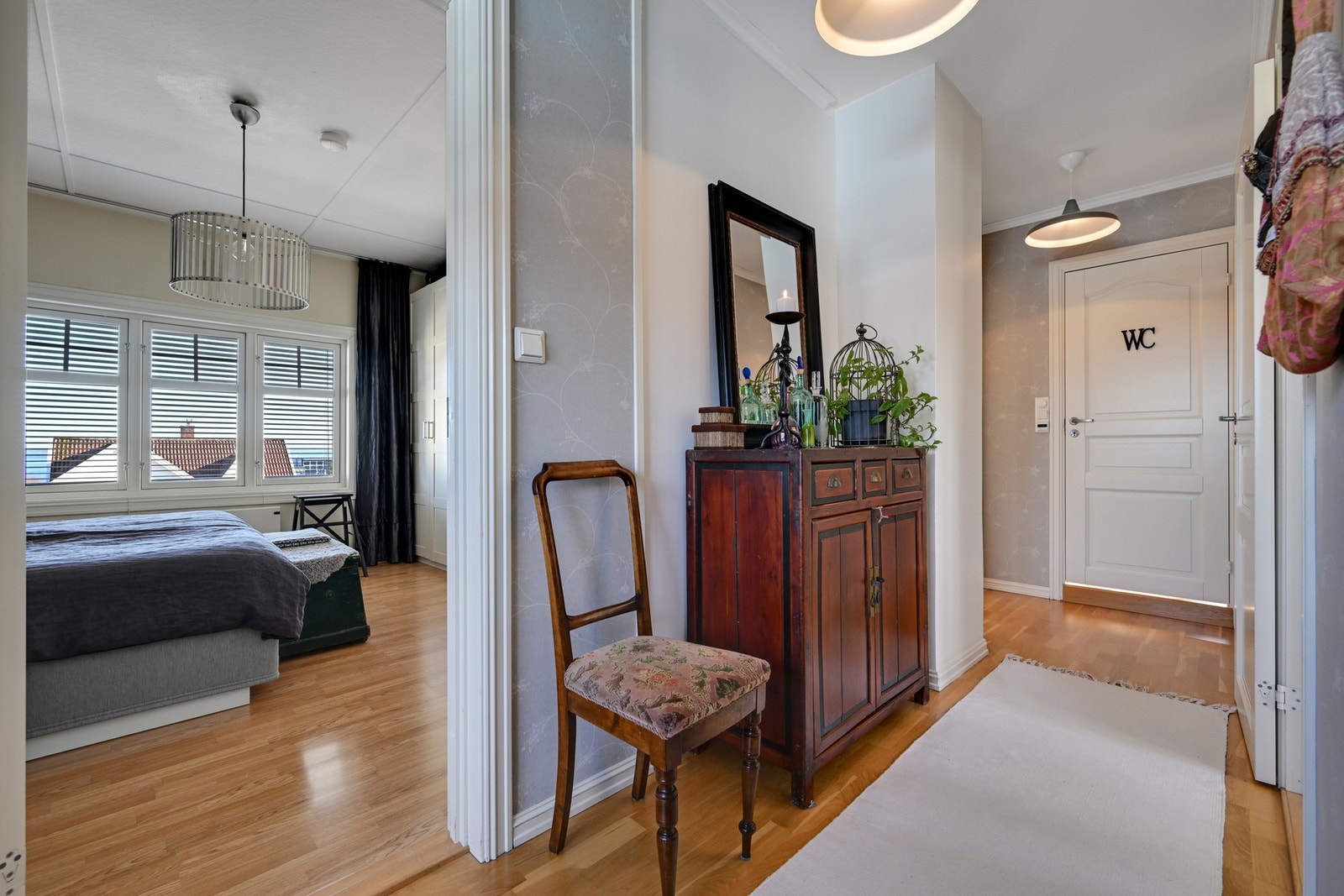 Her ser vi fra gangen og inn mot hovedsoverommet Galleribilde