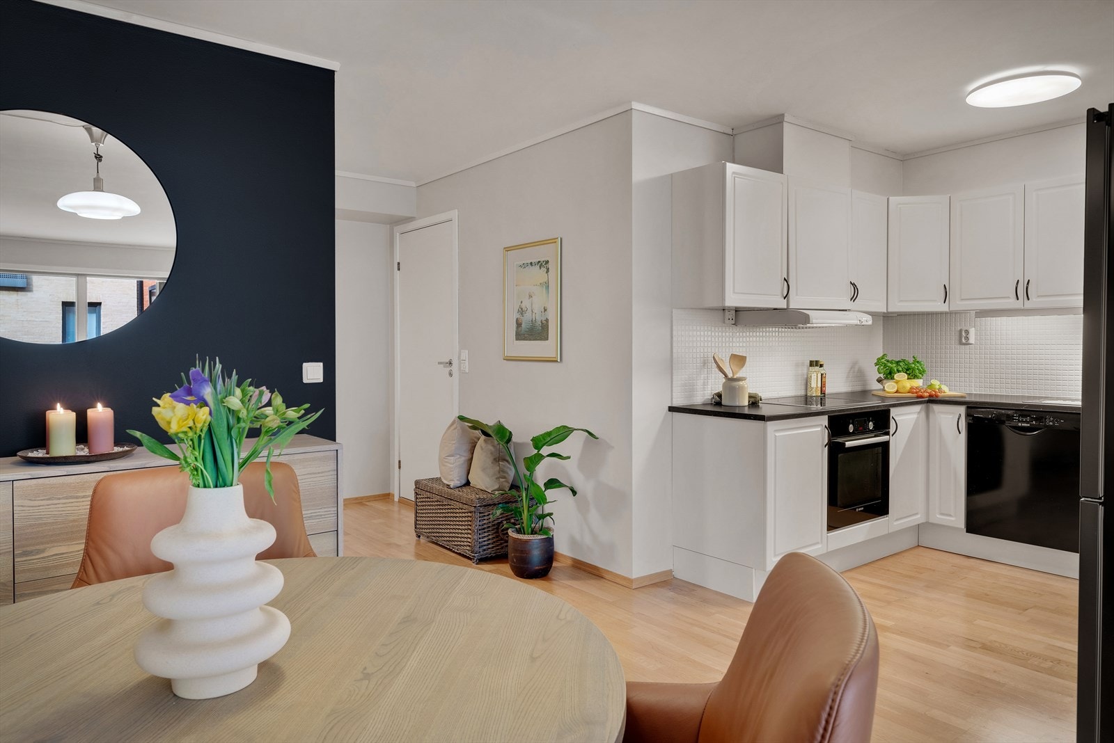 - Leiligheten varmes godt opp med radiator i stue - Galleribilde