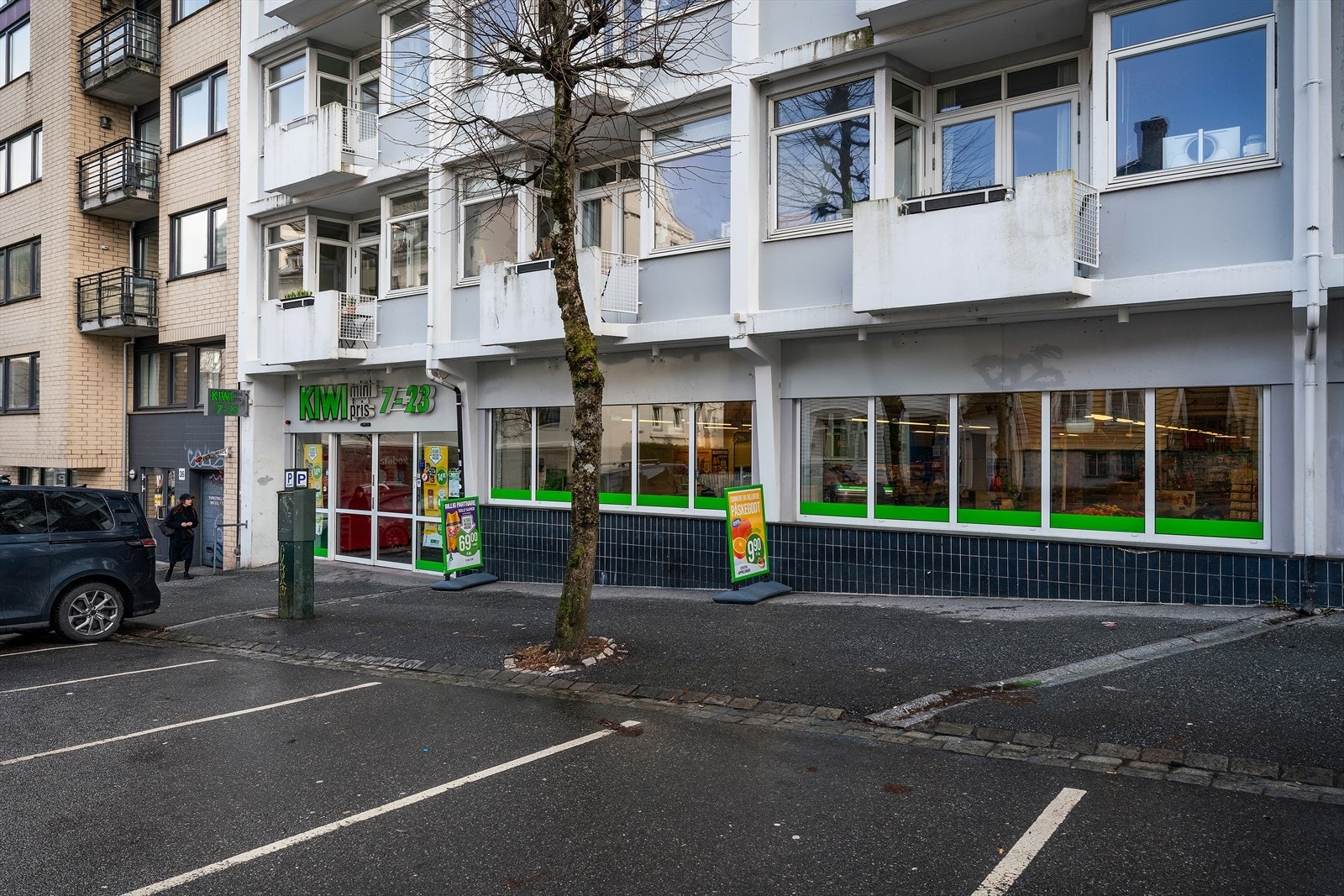 - Kiwi ligger ca. 13 min gange fra leiligheten - Galleribilde