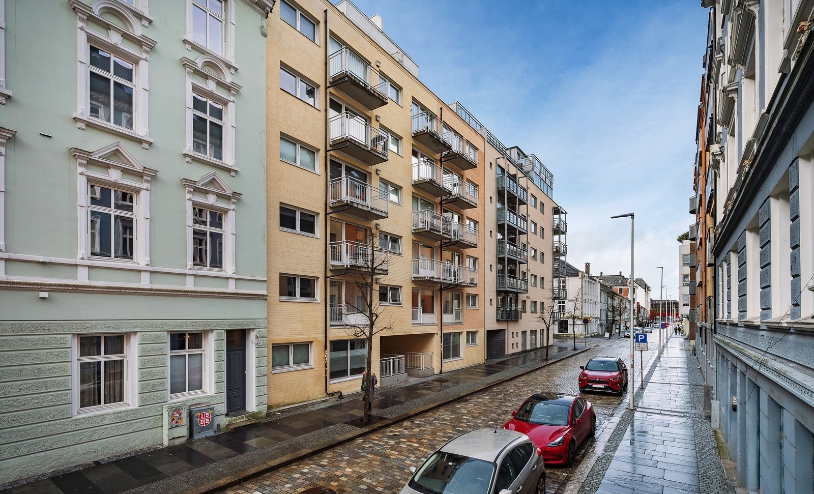 - Borettslaget ligger fint til i en brosteinslagt gate og består av 37 leiligheter. Bygget er fra 2005 - Galleribilde