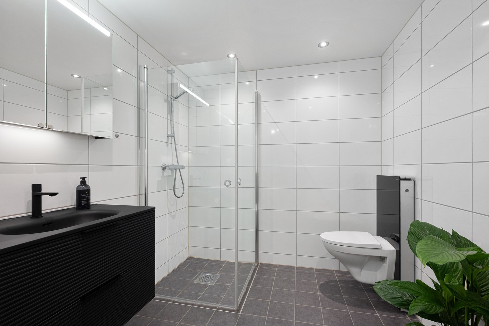 Det er opplegg for vaskemaskin på badet Galleribilde