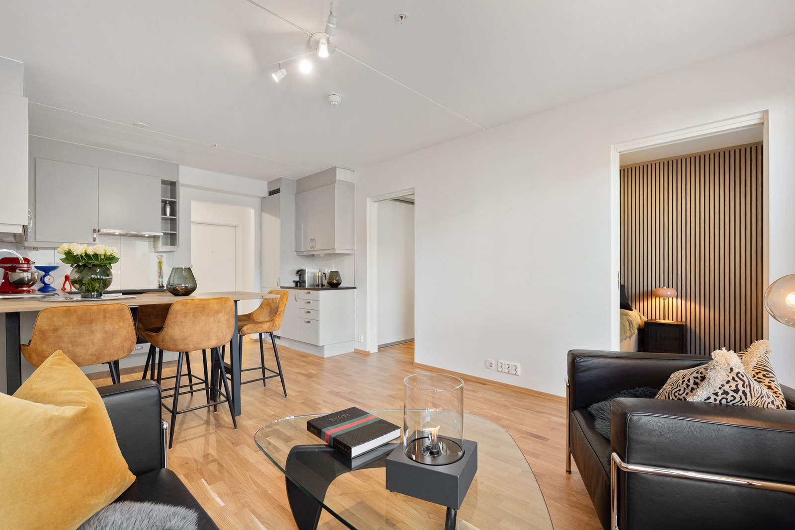 Boligen varmes opp via vannbåren varme via radiatorer Galleribilde