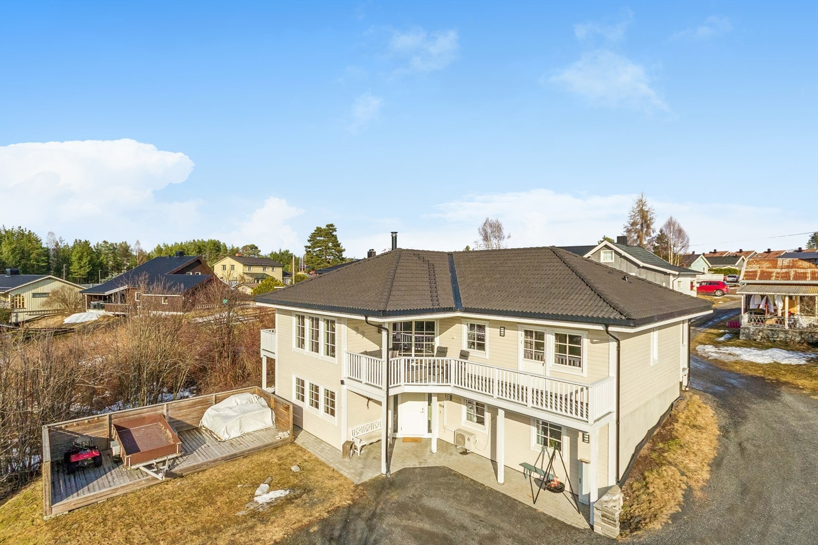 Eiendommen ligger i et etablert og familievennlig område. Galleribilde