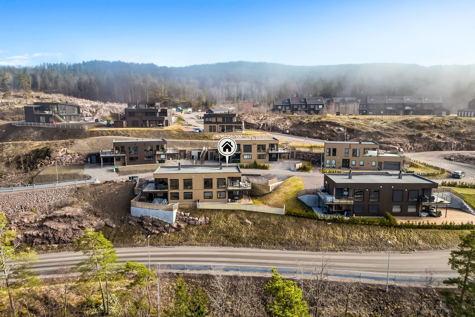 Ny halvpart med fint utsikt og meget gode solforhold. Galleribilde