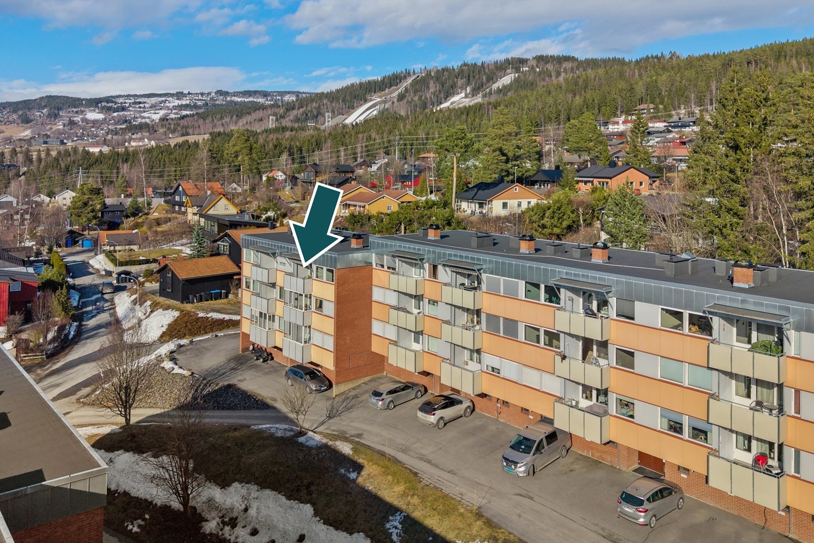 Leiligheten disponerer fast parkeringsplass med elbillader. Galleribilde