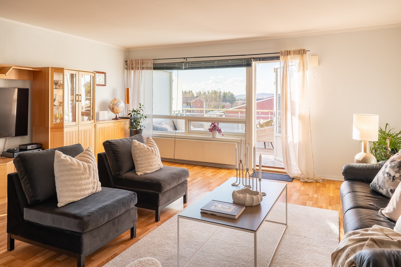 Fra stuen er det utgang til en romslig balkong på 12 kvm. Galleribilde