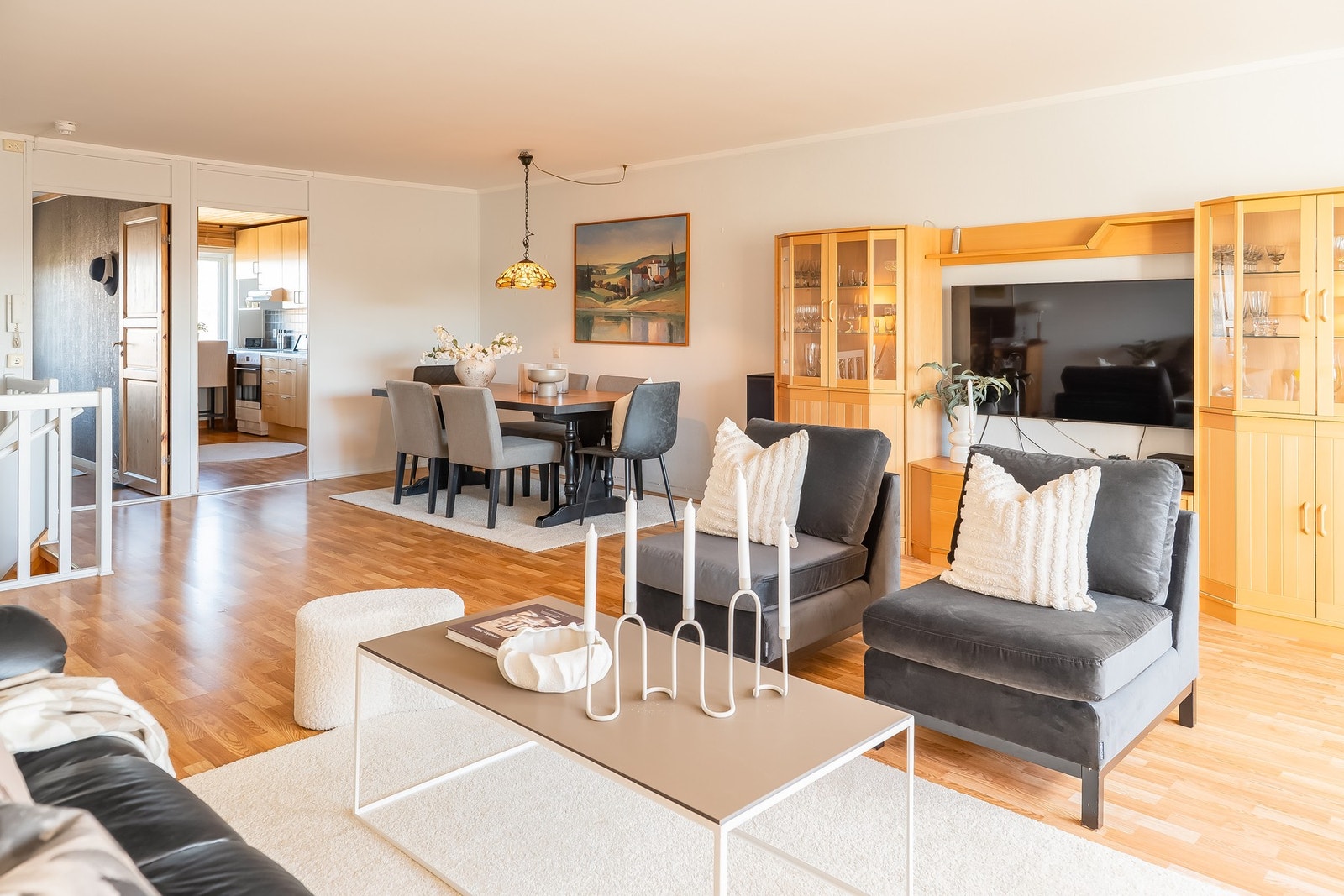 Velkommen til Bekkasinvegen 22H - en stor 4-roms leilighet sentralt på Kattem.
Foto: Oscar Stoltenberg Galleribilde