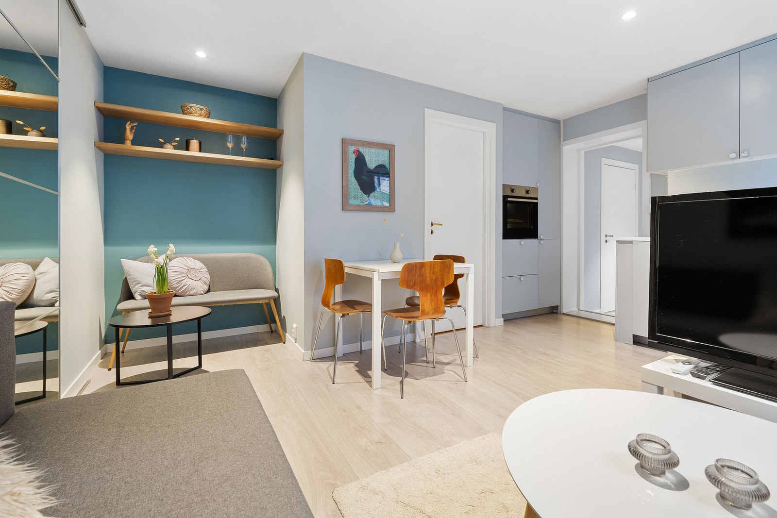 Det er for øvrig laminat på alle gulv med unntak av entrè og baderom. Galleribilde