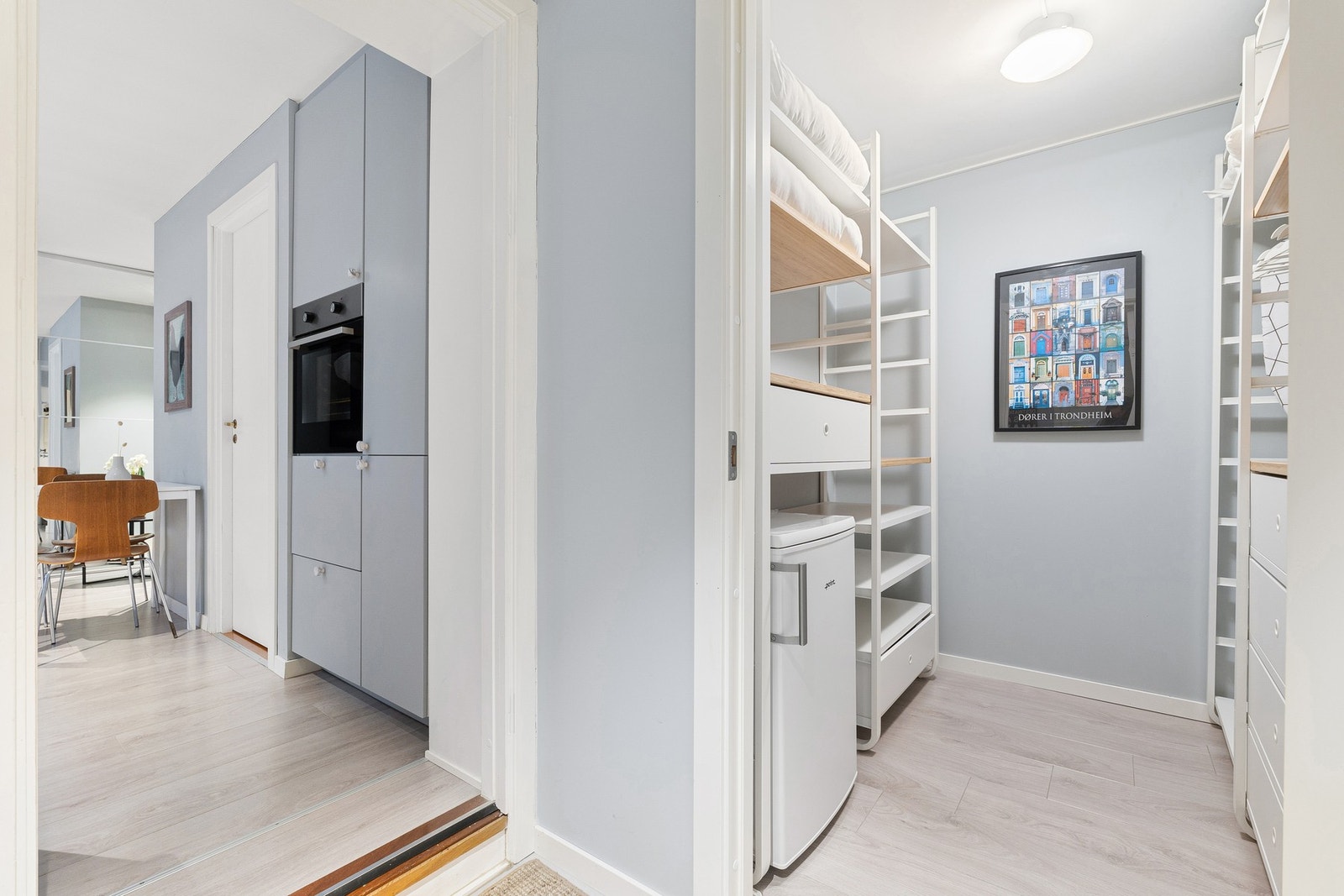 Rett ved inngangspartiet finner man en innvendig bod. Galleribilde