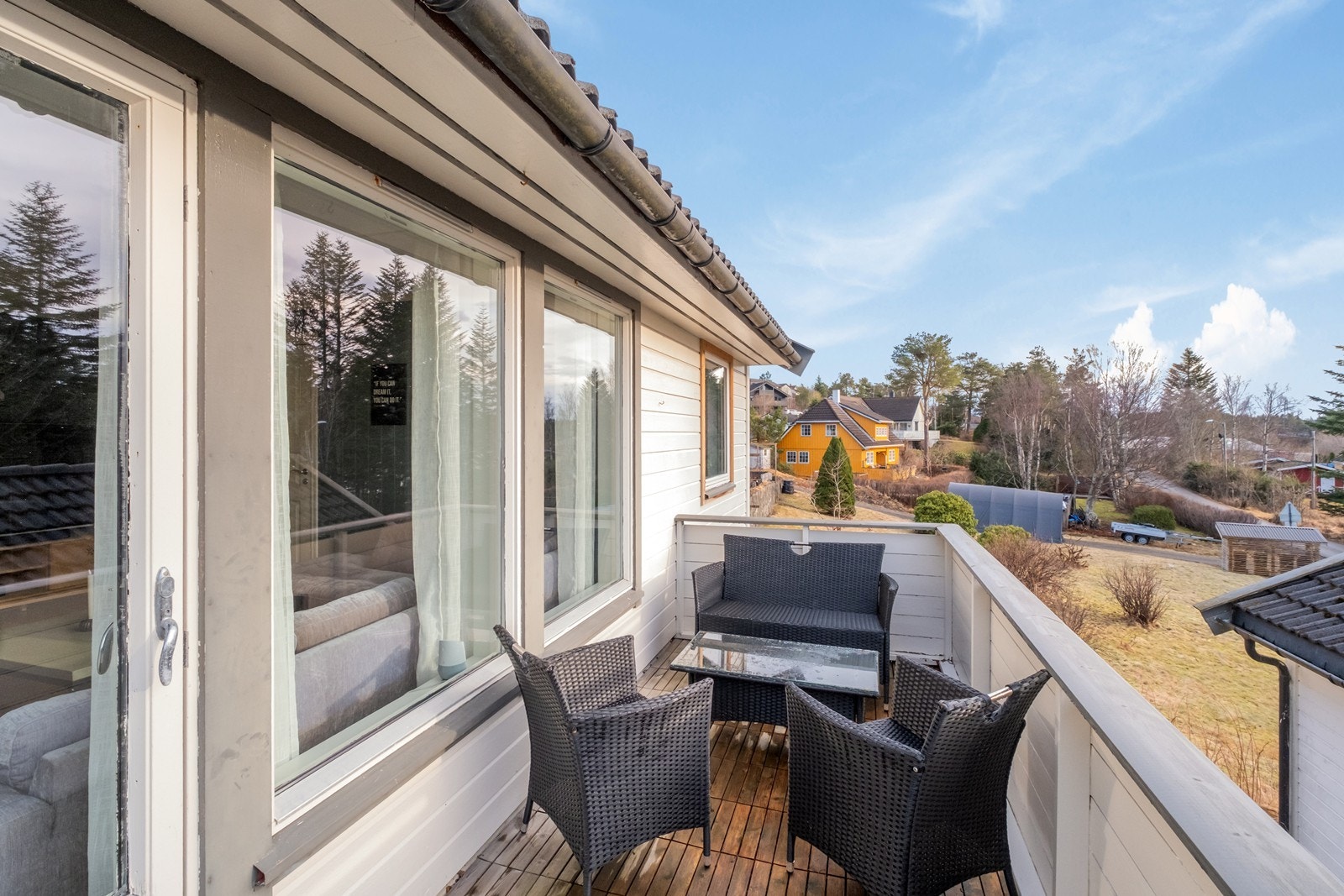 Aktiv Eiendomsmegling v/ Erik Ulseth ønsker velkommen til Skolevegen 34B! Foto: André Tomas Ormset-Paredes Galleribilde