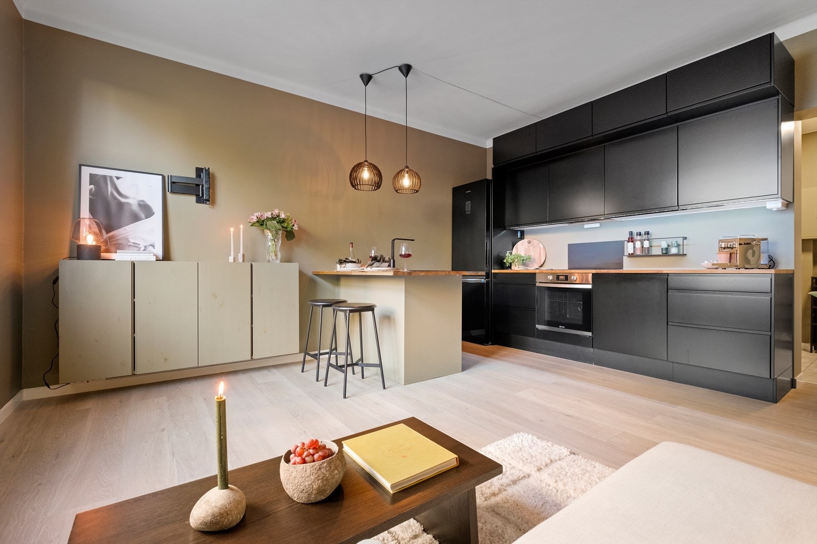 Notar ved Tobias Skodje har gleden av å presentere Giskegata 15C. Galleribilde