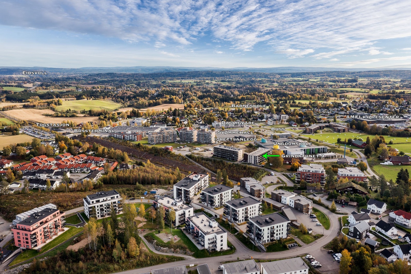Veletablert og sentralt boligområde på populære Råholt, i Eidsvoll kommune. Området har umiddelbar nærhet til skoler, barnehager, offentlig kommunikasjon, samt et rikt utvalg av fasiliteter og servicetilbud. Galleribilde
