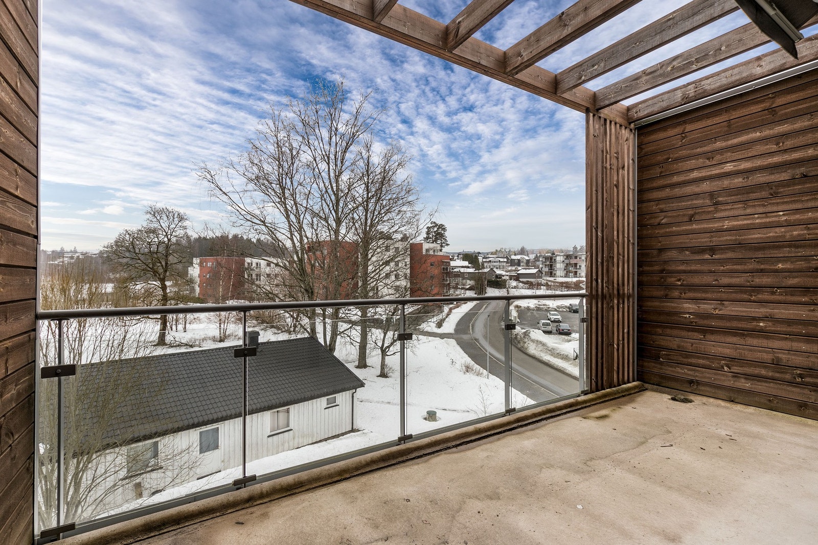 Utgang til sydvendt balkong på 12 kvm. Galleribilde