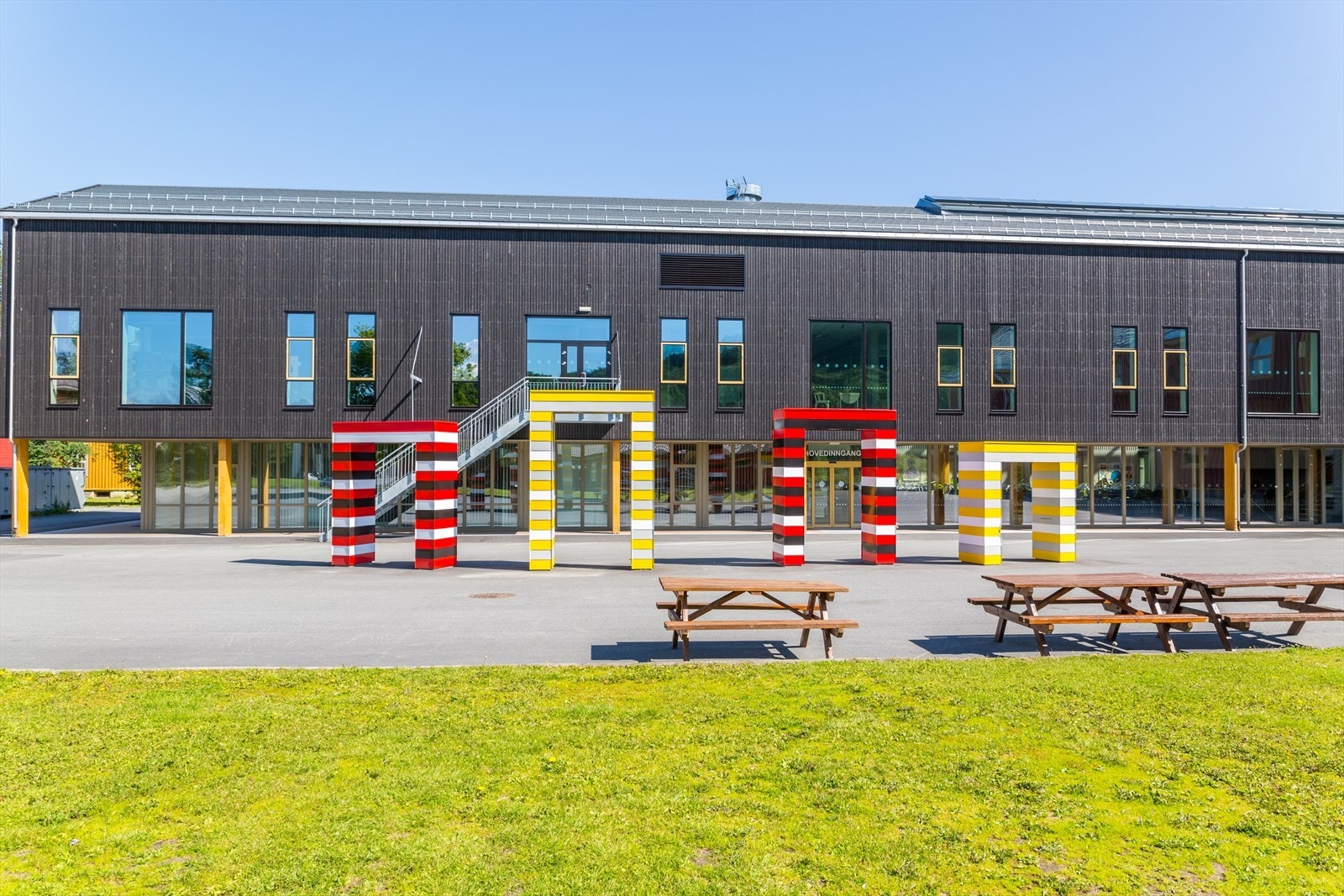 Boligen sogner til Orkanger barne- og ungdomsskole. På bildet ser vi Orkdal vgs. Galleribilde