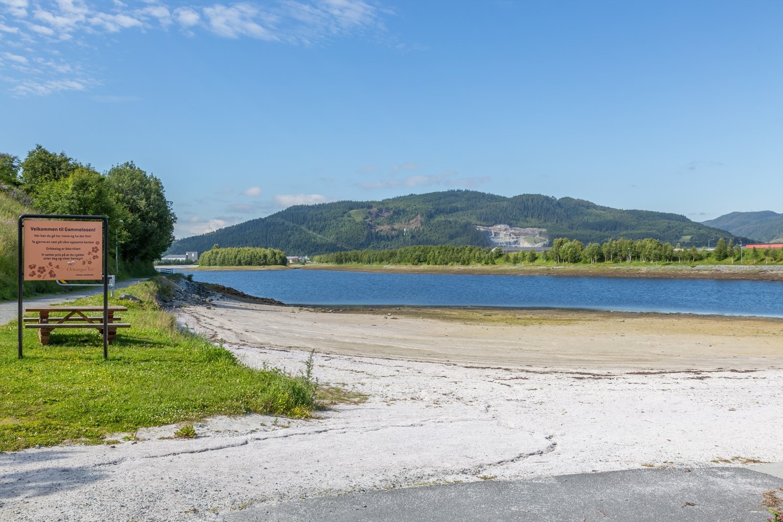 Om man er av den friluftsglade typen som liker å oppholde seg i skog og mark, så har man et godt utgangspunkt fra Drivhusgata. Innen kort avstand ligger det flotte turstier langs Orkla. Galleribilde
