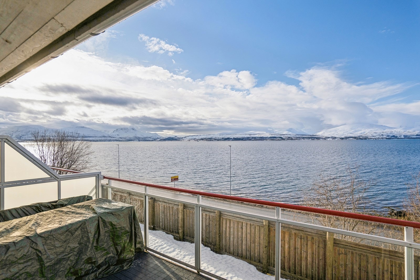 Her kan du nyte den perfekte utsikten mot Grindøysundet. Galleribilde