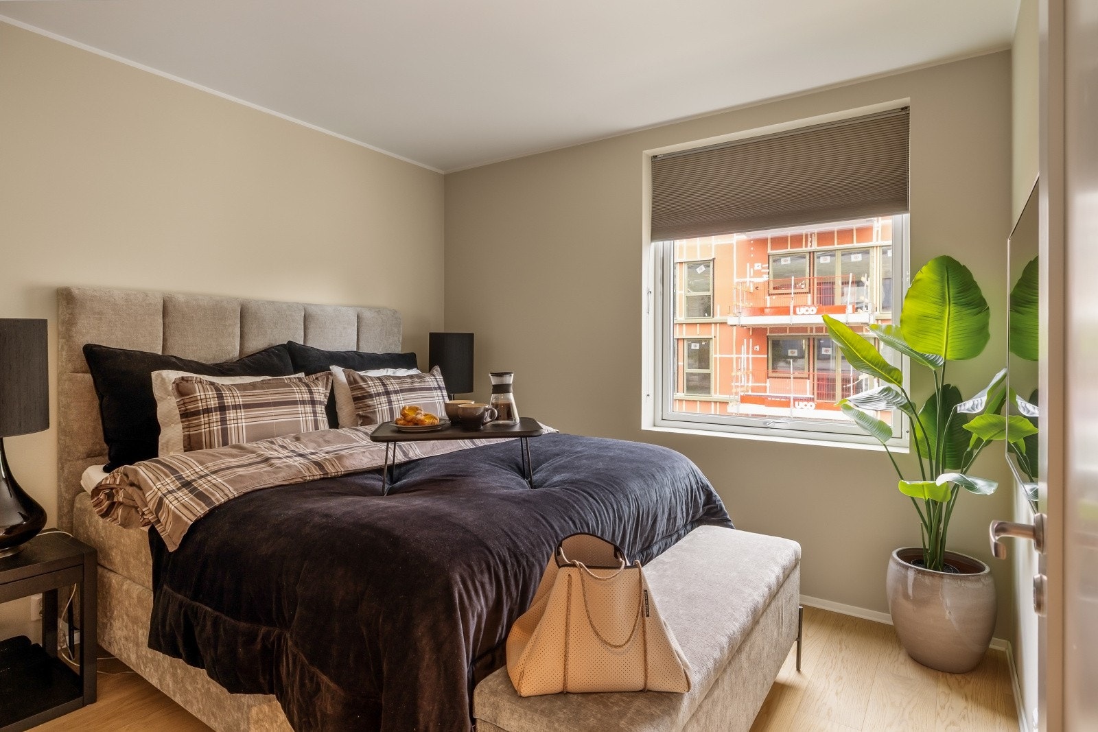 Lunt og fint hovedsoverom på hele 13,2m² Galleribilde