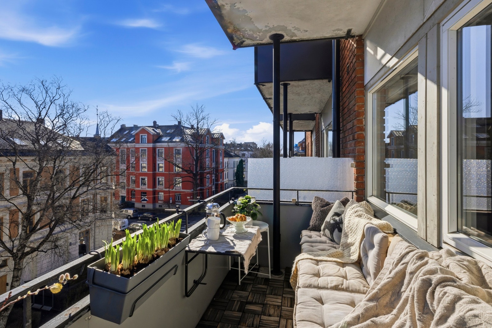 Flott beliggenhet med koselig balkong. Galleribilde