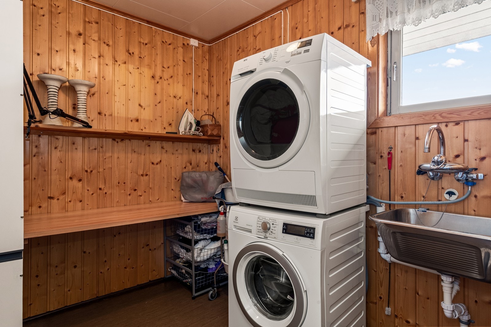 Praktisk vaskerom i 1. etasje. Galleribilde