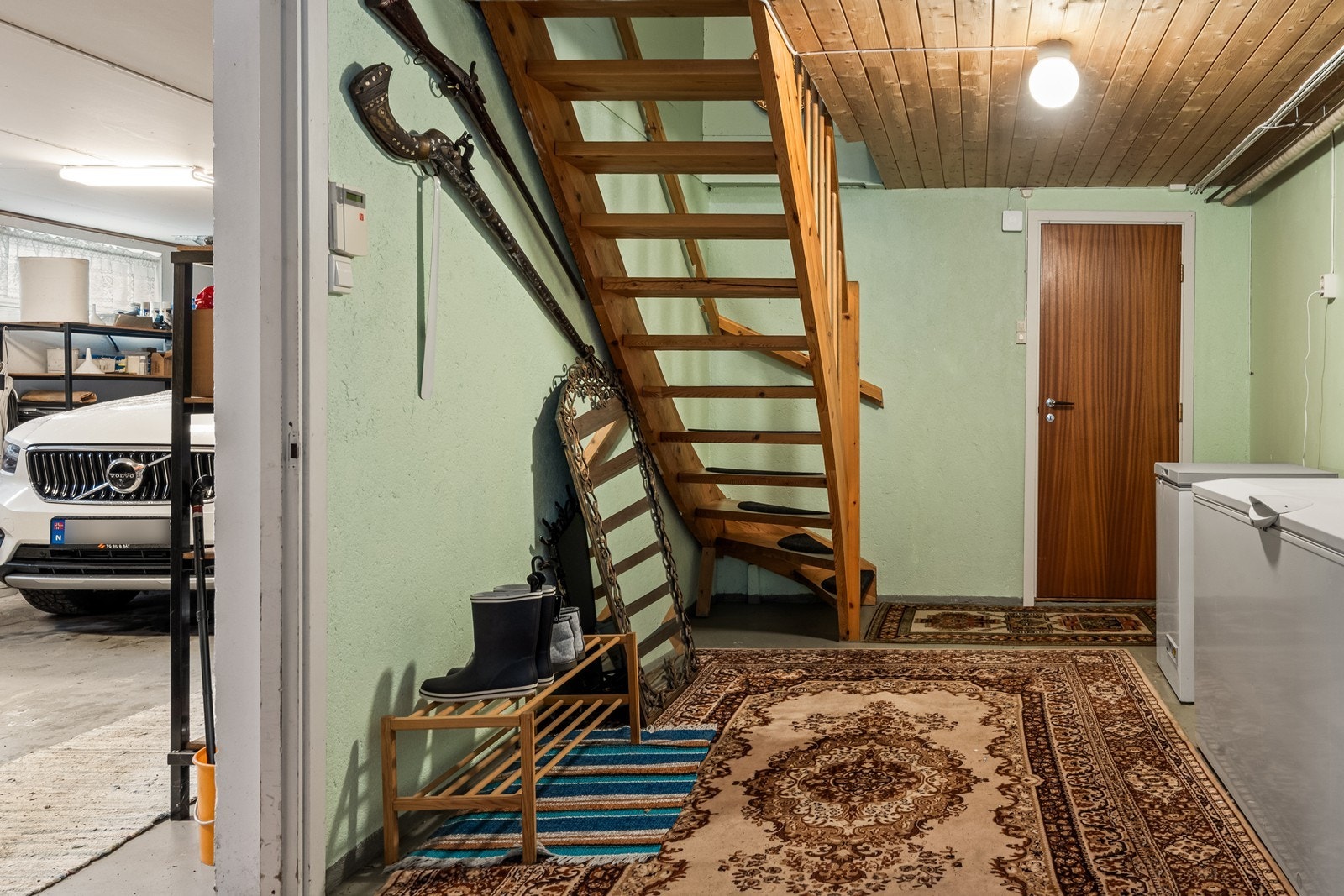 Trapperom i kjelleren. Galleribilde