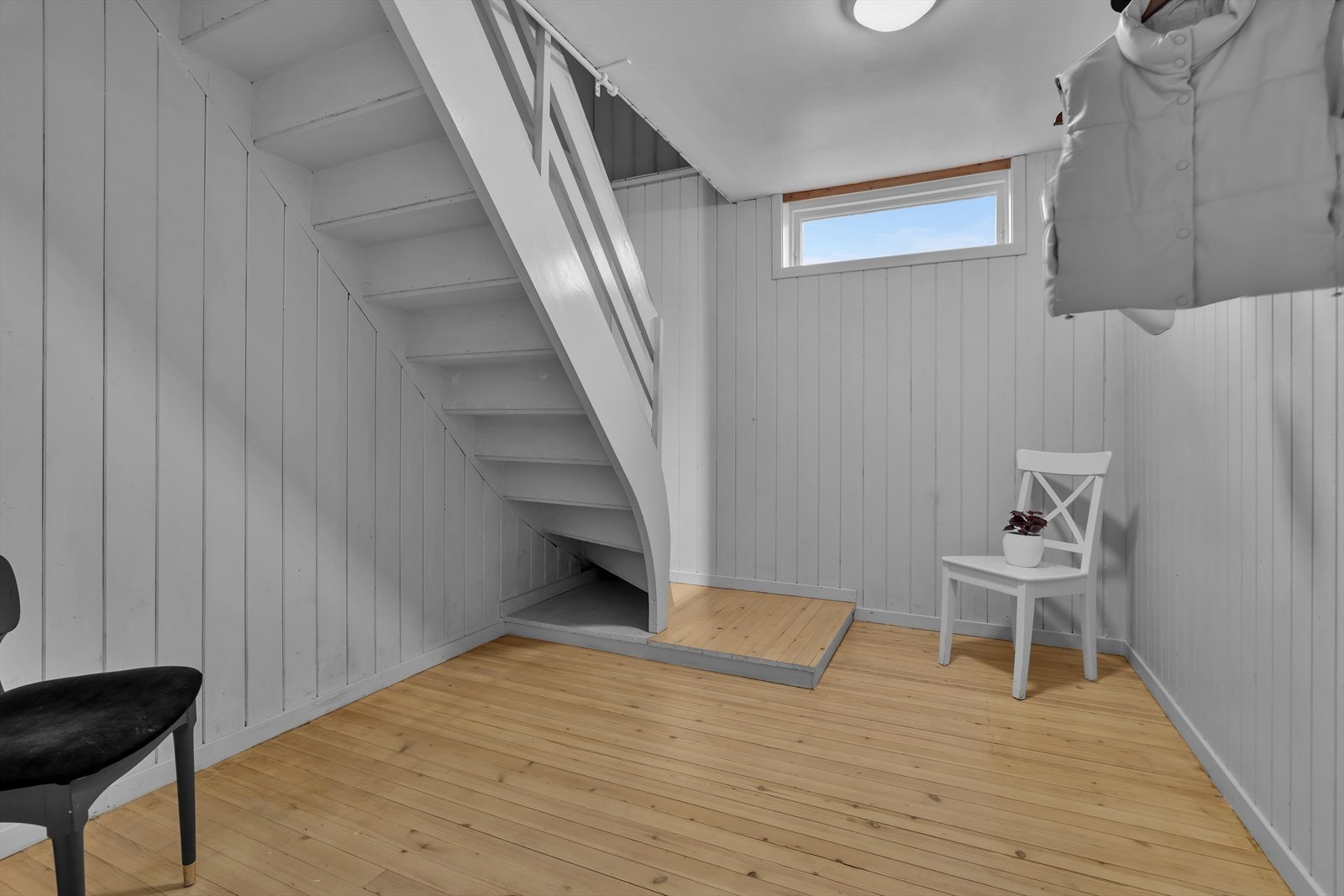 Trapp ned til underetasjen. Galleribilde